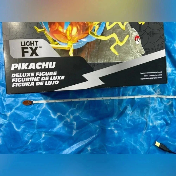 Pokémon 1/10 Scale Pikachu  Light FX Collector’s 13” Statue - BNIB - Very Epic - Picture 6 of 13